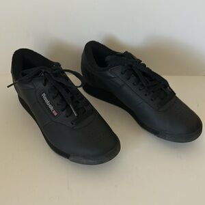 Women's Reebok the princess Sneaker Black- size 7.5